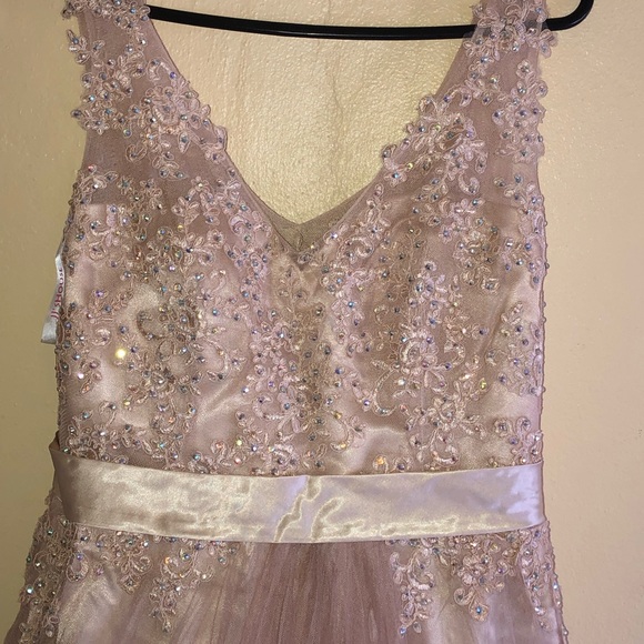 Wedding dress, Brand New,never used - Picture 8 of 8